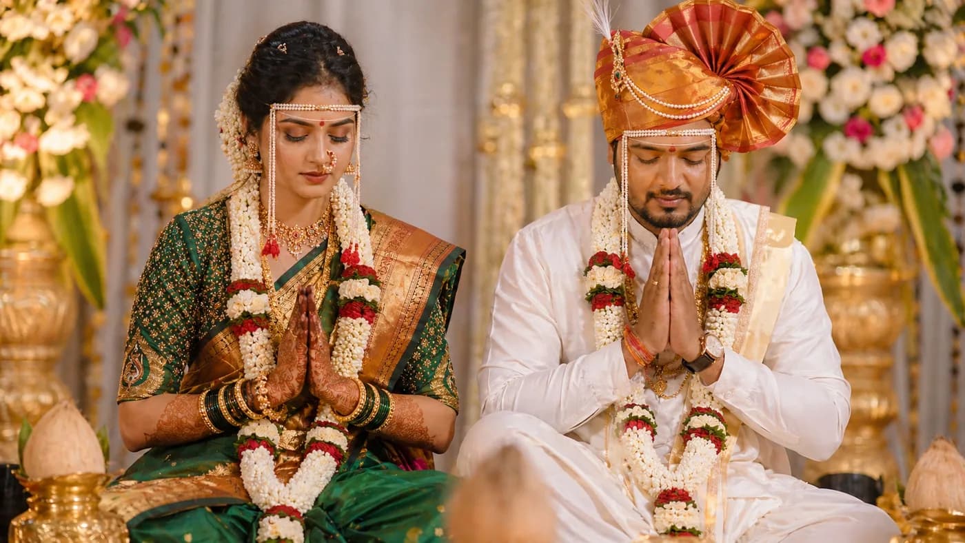 Marathi bride and groom during Antarpat ritual with traditional pheta and nauvari saree